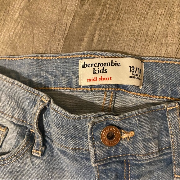 Like new Abercrombie girls MIDI Denim shorts - Picture 4 of 5